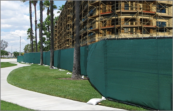 Windscreen covering temporary fence